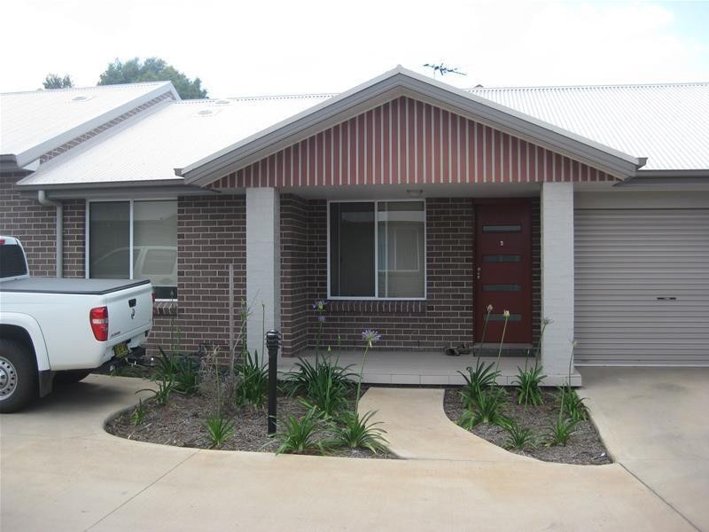 2/9 Bowen Avenue, Gunnedah NSW 2380
