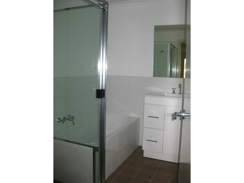 1/9 Bowen Avenue, Gunnedah NSW 2380