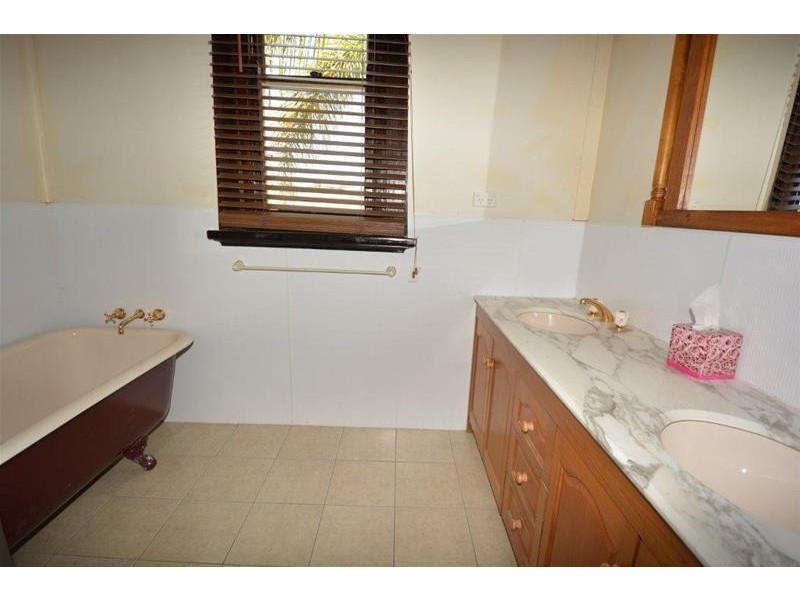 “Weona” Maitland Street, Gunnedah NSW 2380