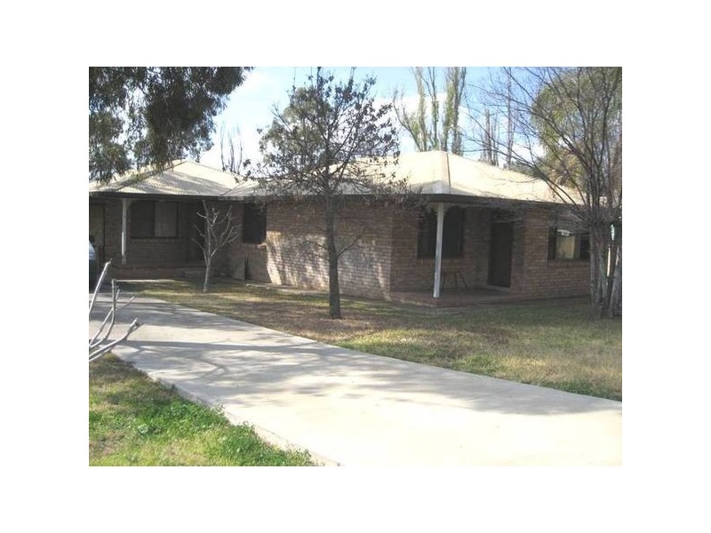 1 & 2/24 Kamilaroi Road, Gunnedah NSW 2380