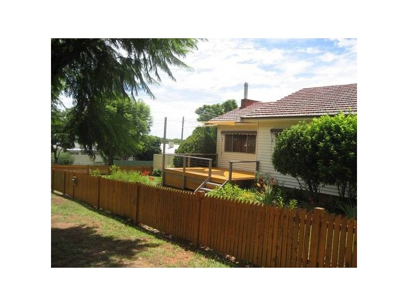 24 Albion Street, Gunnedah NSW 2380