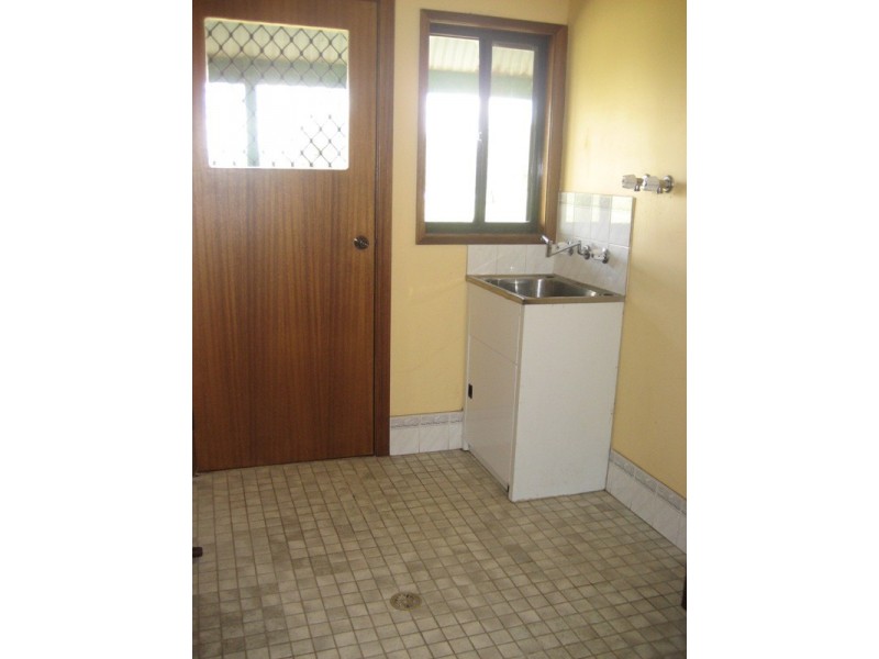 8 Breeza Street, Carroll NSW 2340