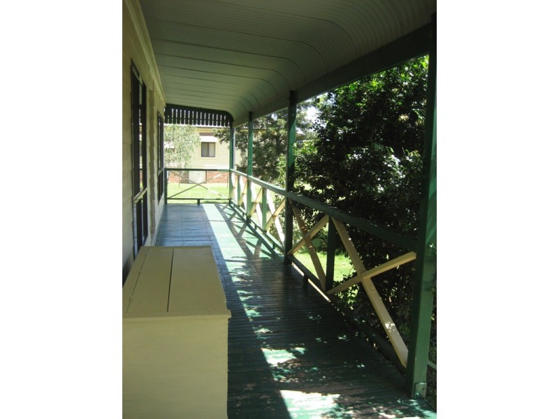 8 Breeza Street, Carroll NSW 2340