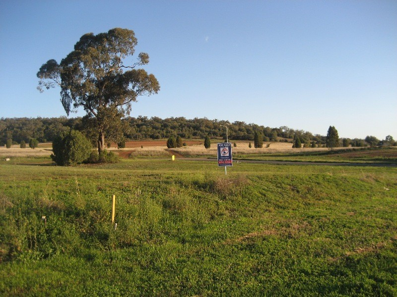 * Wattle & Waratah Streets, Gunnedah NSW 2380