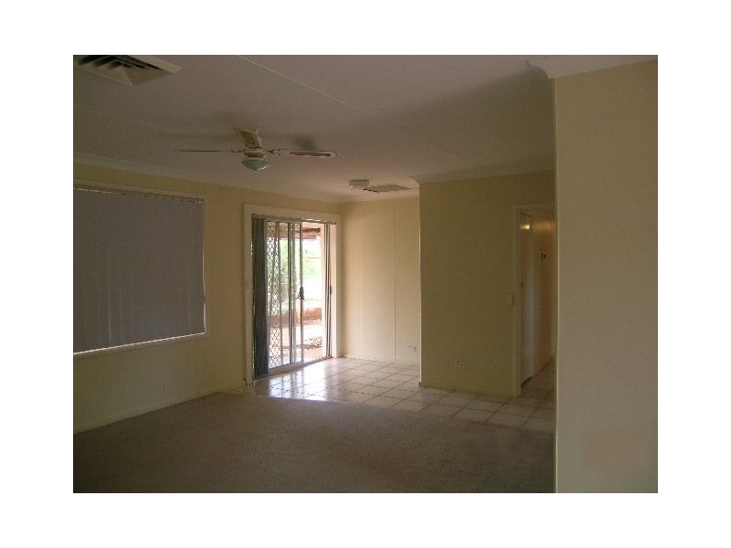 11 Drummond Crescent, Dampier WA 6713