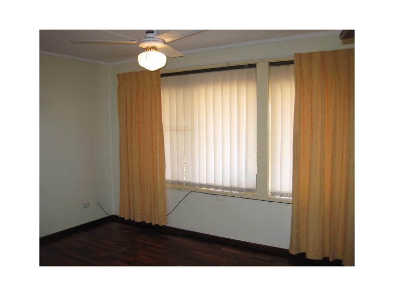 11 Durack Crescent, Dampier WA 6713