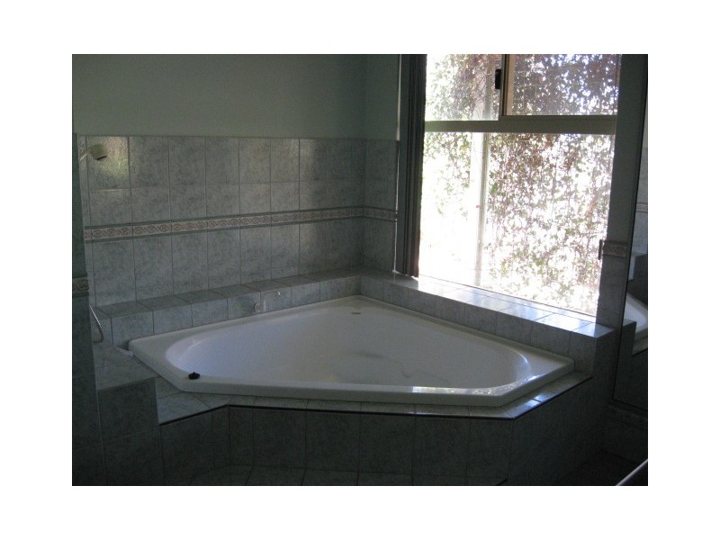 13 Fabling Court, Baynton WA 6714