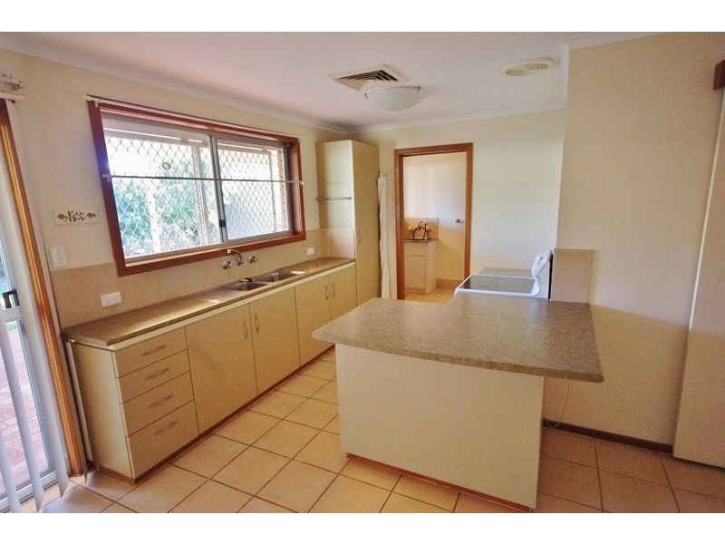 8B Stanbridge Way, Karratha WA 6714