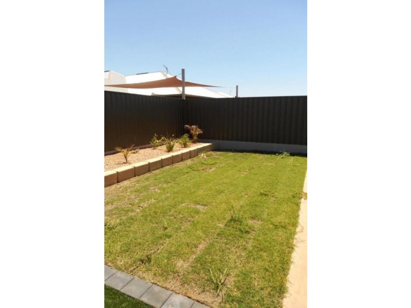 12 Warrida St, Baynton WA 6714