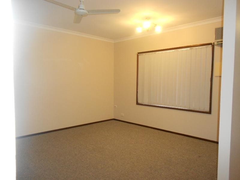 8 Birch Place, Baynton WA 6714