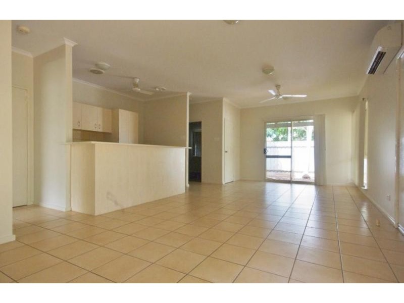 2/2 Buchanan Circuit, Baynton WA 6714