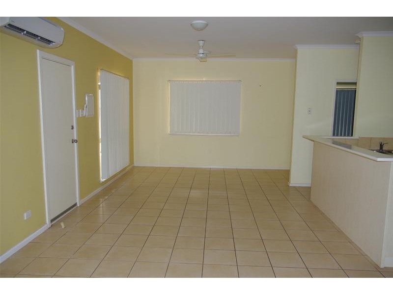 2/2 Buchanan Circuit, Baynton WA 6714