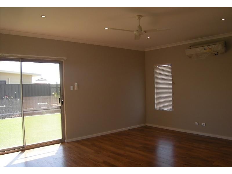 38 Bettong Bend, Baynton WA 6714