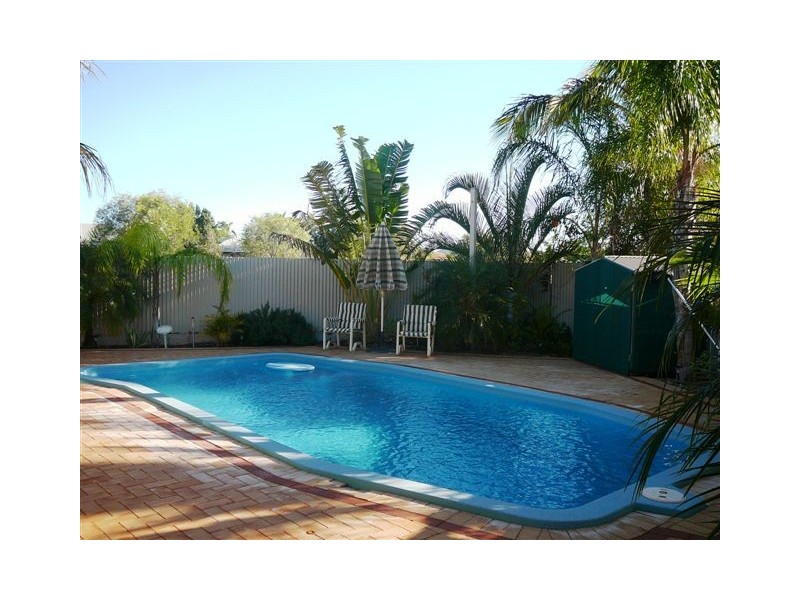 11 Comrie Court, Baynton WA 6714