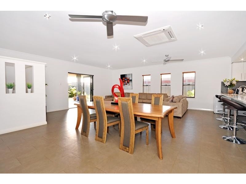 21 Curlew Street, Baynton WA 6714