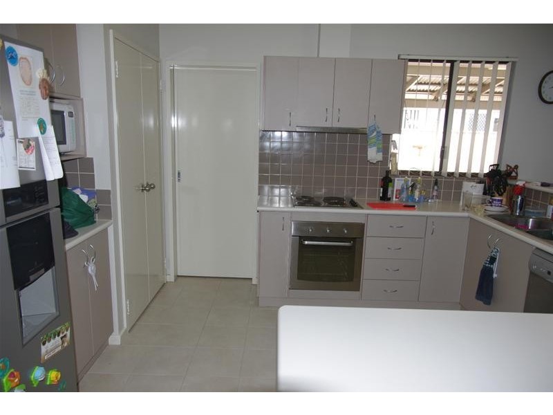 2 Lee Avenue, Baynton WA 6714