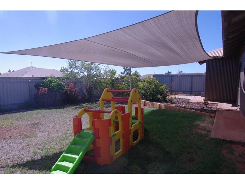 2 Lee Avenue, Baynton WA 6714