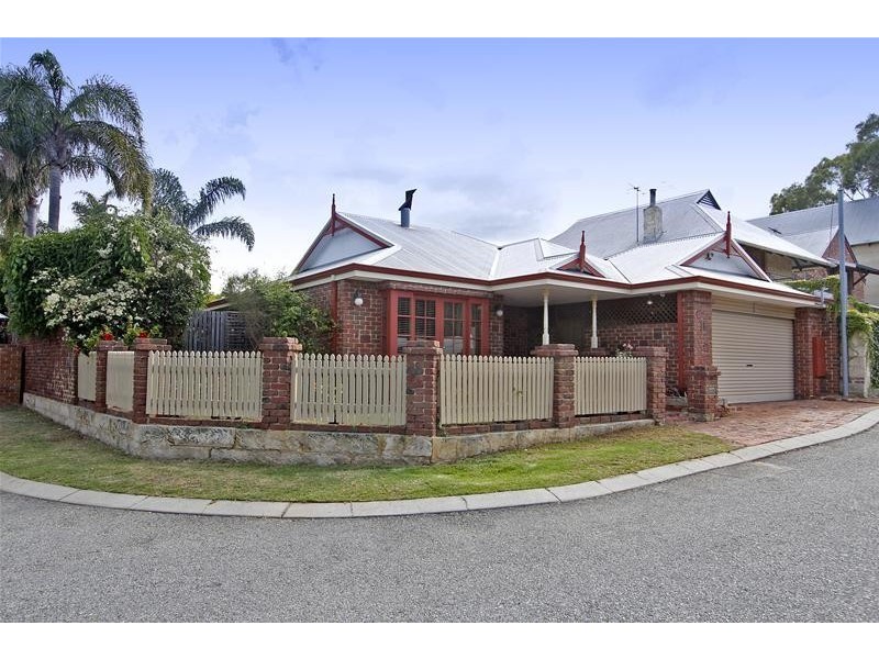 11 Dale Street, South Fremantle WA 6162