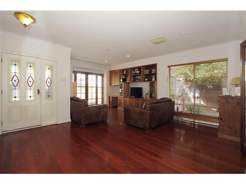 11 Dale Street, South Fremantle WA 6162