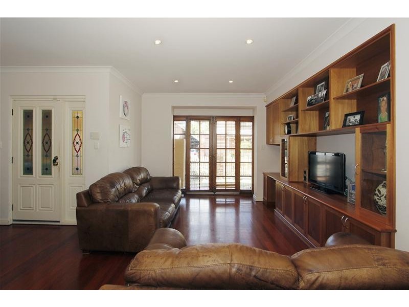 11 Dale Street, South Fremantle WA 6162