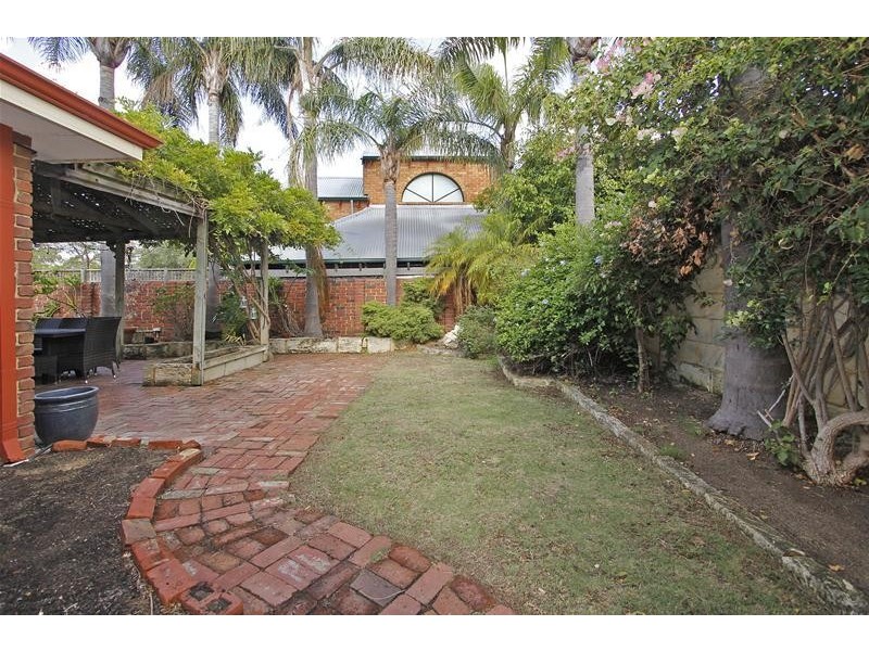 11 Dale Street, South Fremantle WA 6162