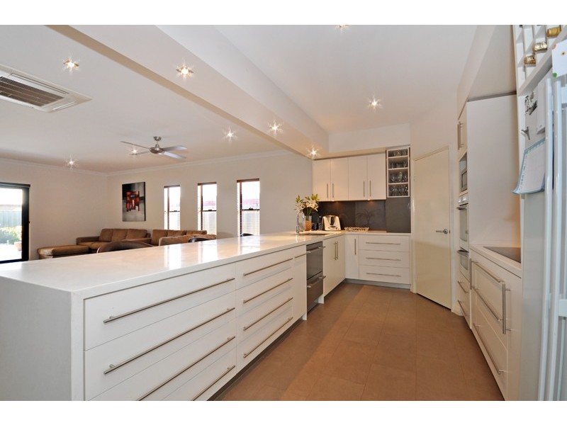 21 Curlew Street, Baynton WA 6714