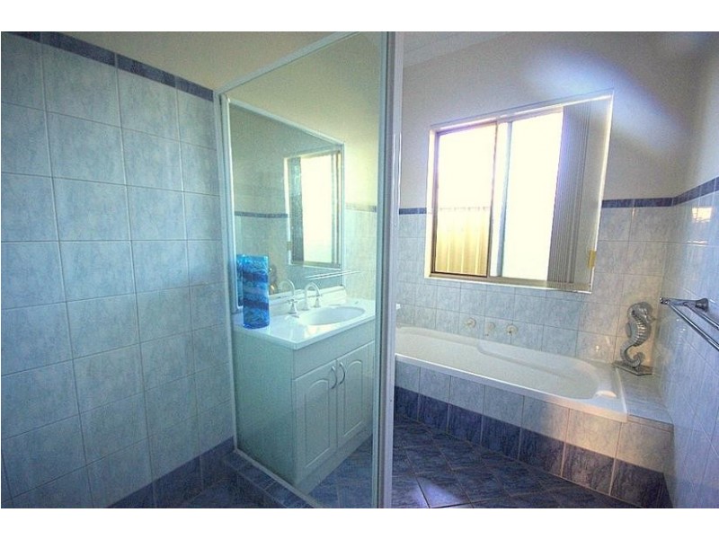 6 Koolinda Parade, Baynton WA 6714