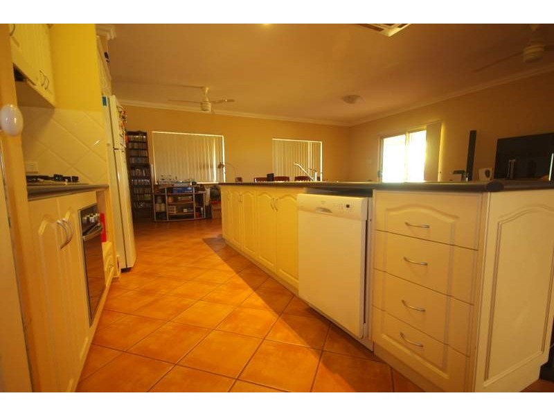 12 Barnett Way, Baynton WA 6714