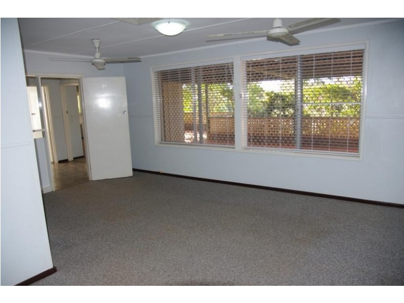 28 DeGrey Crescent, Dampier WA 6713