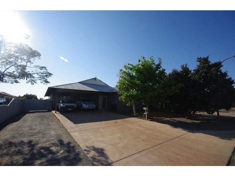 10 Flannelbush Turn, Nickol WA 6714