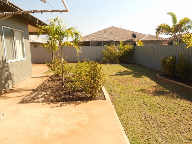10 Flannelbush Turn, Nickol WA 6714