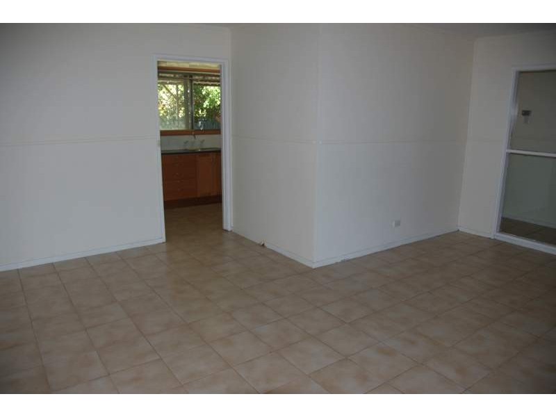 11 Murchison Crescent, Dampier WA 6713