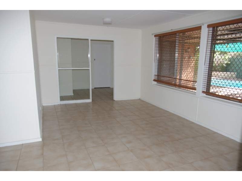 11 Murchison Crescent, Dampier WA 6713