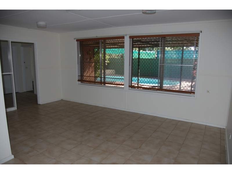 11 Murchison Crescent, Dampier WA 6713