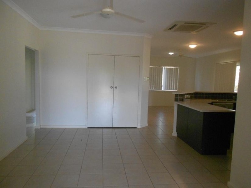 8 Caliance Way, Baynton WA 6714