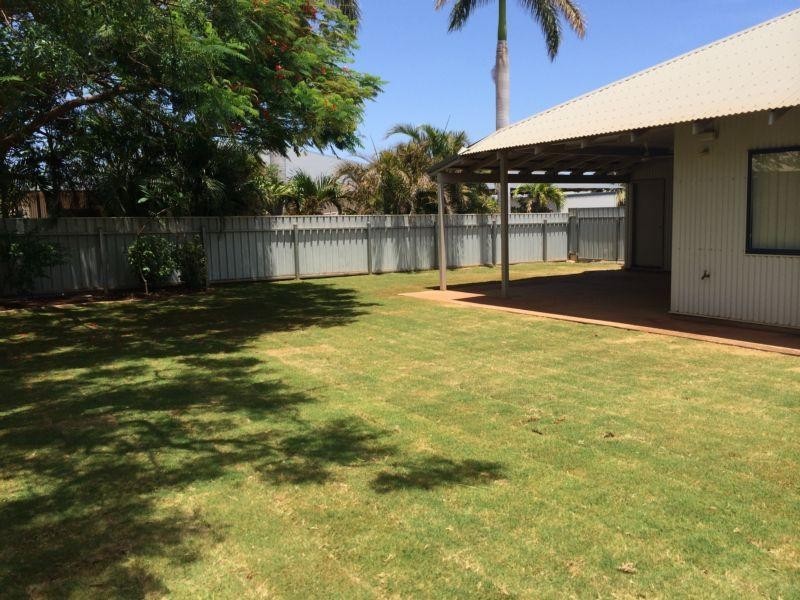 16 Armstrong Drive, Baynton WA 6714