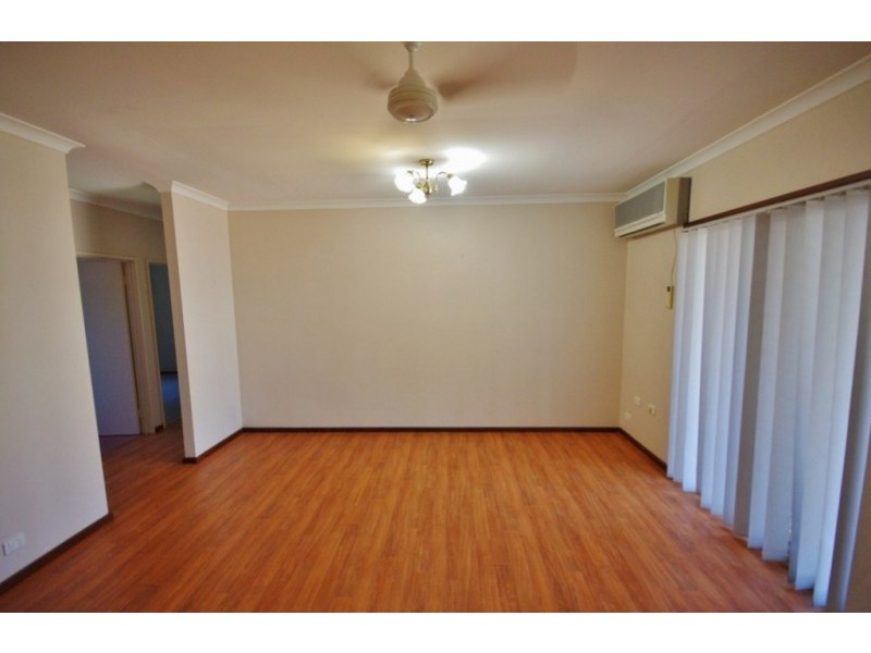 8 Birch Place, Baynton WA 6714