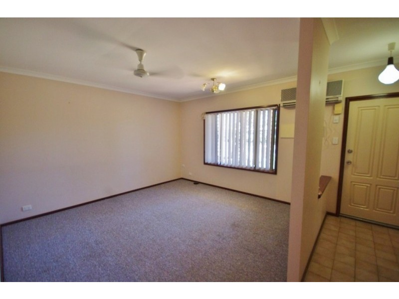 8 Birch Place, Baynton WA 6714