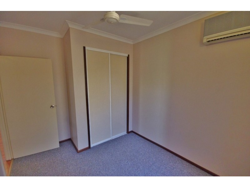 8 Birch Place, Baynton WA 6714