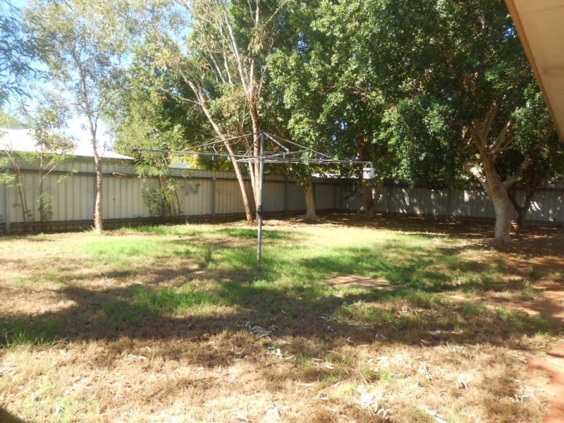 8 Birch Place, Baynton WA 6714