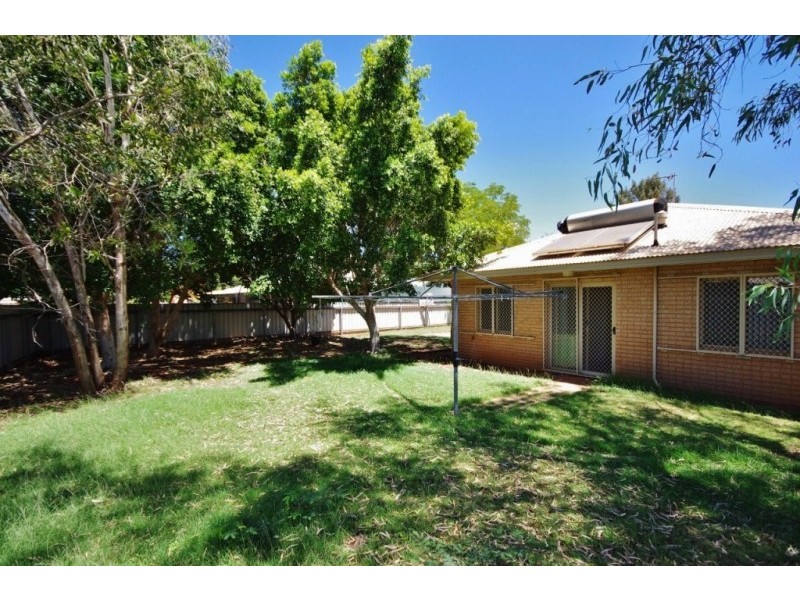 8 Birch Place, Baynton WA 6714