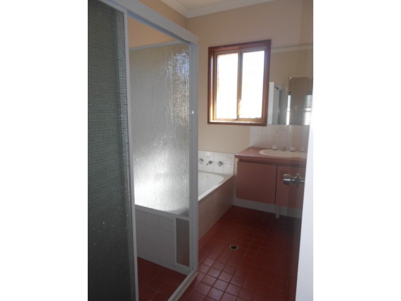 8 Birch Place, Baynton WA 6714