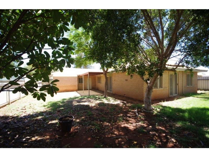 8 Birch Place, Baynton WA 6714