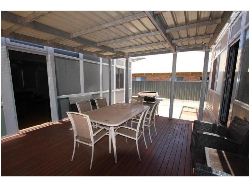 1/8 Yirrawari Street, Baynton WA 6714