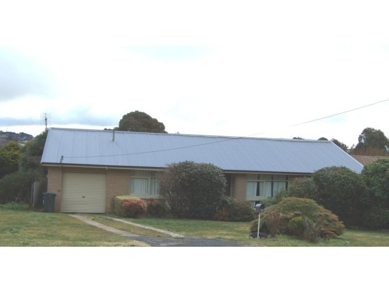 23 Blenheim Ave, Oberon NSW 2787