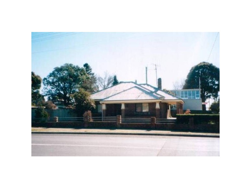 1 Carrington AVENUE, Oberon NSW 2787