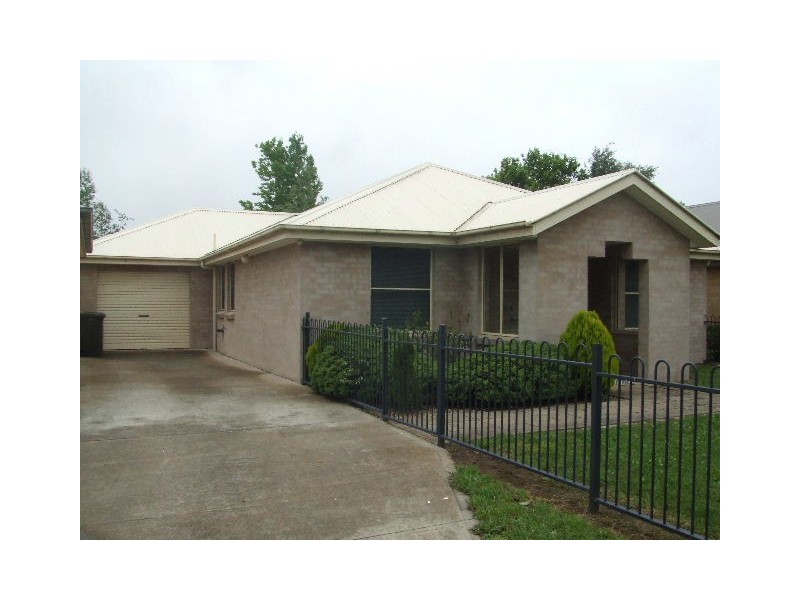 33b Scotia AVENUE, Oberon NSW 2787