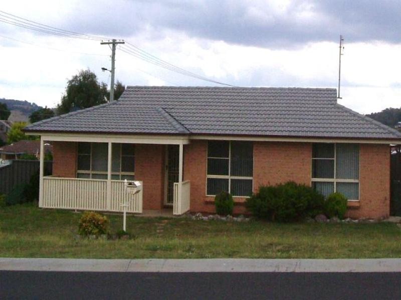 27 Tasman STREET, Oberon NSW 2787