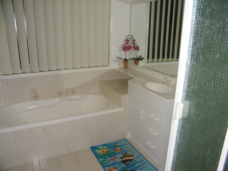 16 Hoya Crescent, Bribie Island QLD 4507