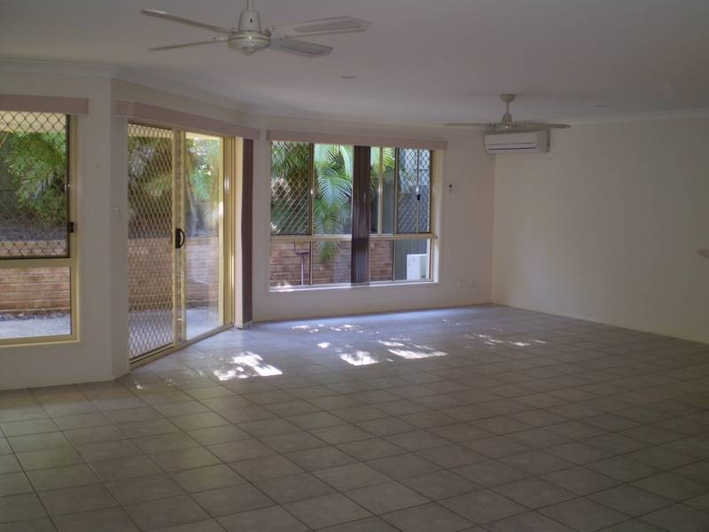 2/113 Cosmos Ave, Bribie Island QLD 4507